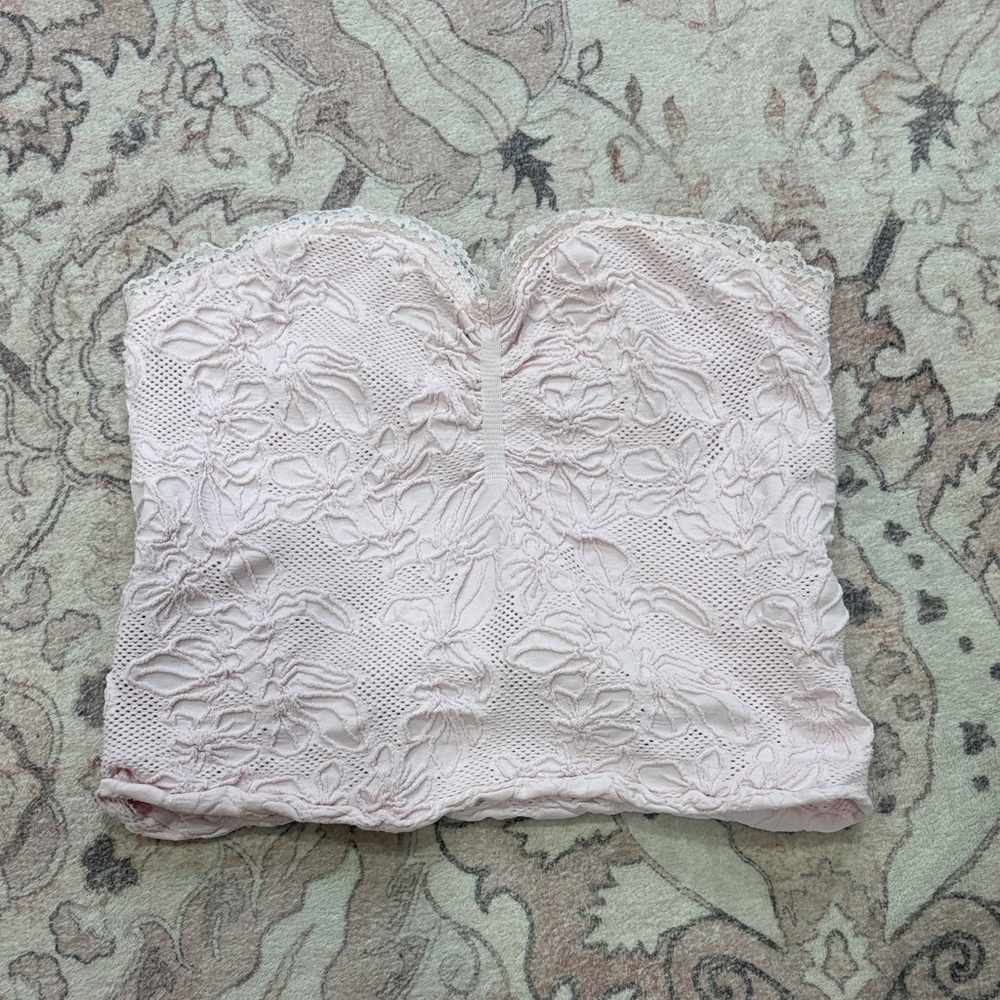 Tilly’s Full Tilt Lace Bandeau in Light Pink